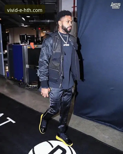 掌握巨星联动：在华体会官网解析湖人队进攻风暴操作教程